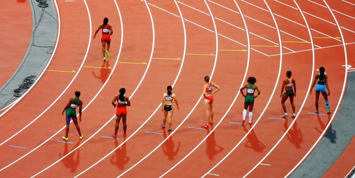 Women track runners